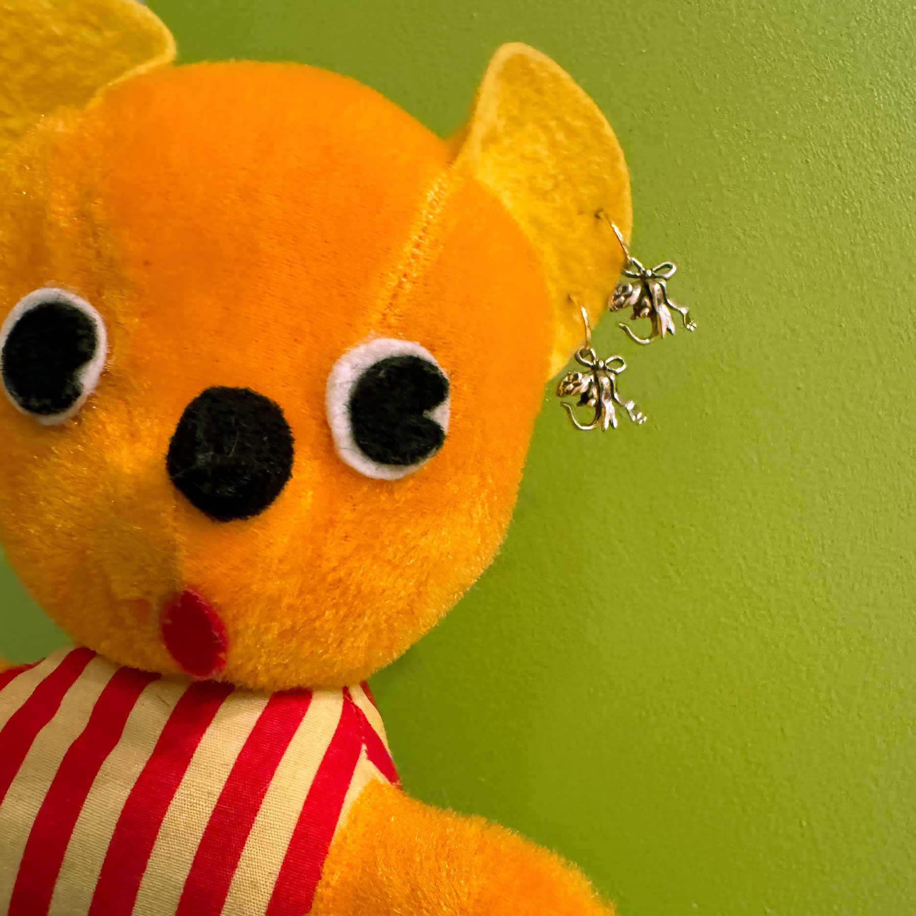 Rat Bow Hoop Earrings "Hanging by a Thread" - Image 7