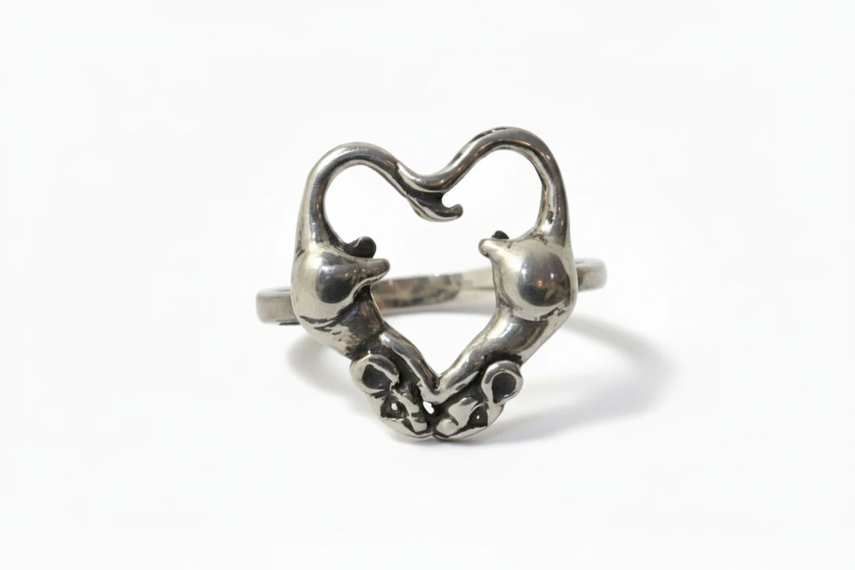 Rats in Love Heart Ring - Image 4