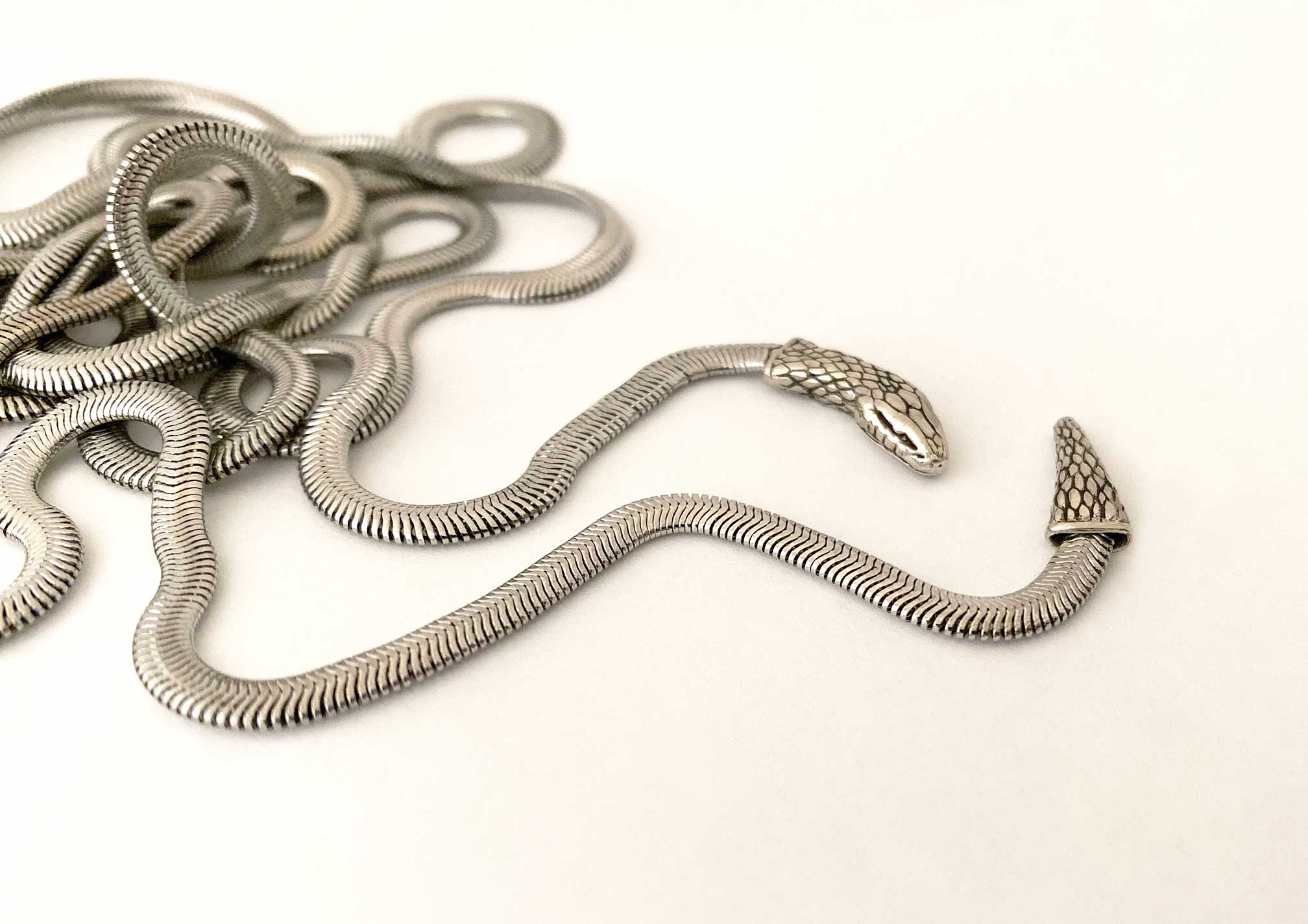 Snake Lariat Necklace in silver - Image 3